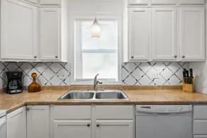 Cheerful and Centrally located 2 Bedroom WyoHome. - Image 5