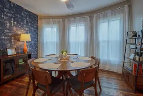 Carillon Cottage - Modern Comfort & Vintage Design - Image 3
