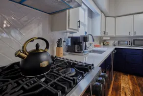 Carillon Cottage - Modern Comfort & Vintage Design - Image 5