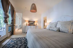 Lakefront Getaway - Image 4