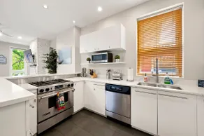 Charming Lincoln Park Home w/ Rooftop (+parking) - Image 4