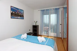 Fast WIFI, Smart TV, view, long bed, priv. parking - Image 2