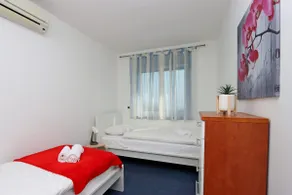 Fast WIFI, Smart TV, view, long bed, priv. parking - Image 4
