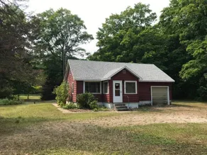The Little Red Lodge - Image 2