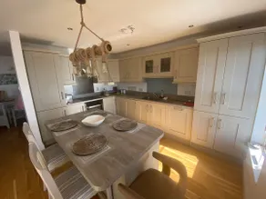 Charming 3 Bedroom Beach-Front Townhouse - Image 5