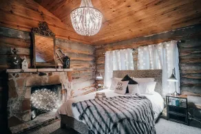 The Best Little Shorehouse in Texas - Image 3
