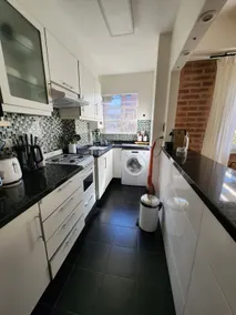 Bright 2-bedroom apartment with terrace & grill! - Image 5