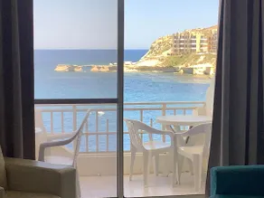 Fantastic seaview, close to bus and promenade - Image 4