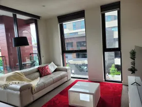 Central modern 2 bedrooms apt, free secure carpark - Image 2