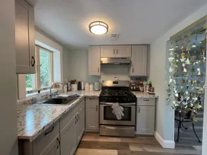 Cheerful two bedroom bungalow near Mountain Creek - Image 4