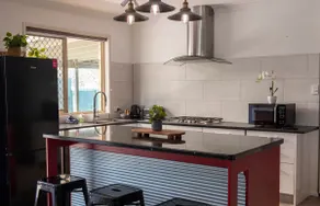 Pet Friendly, 2 Bedroom, Sleeps 4, 250m to Beach, Close to Cafes, Sunshine Coast - Image 2