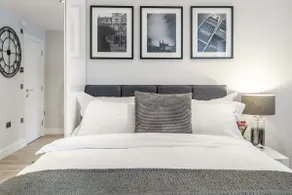 Modern studio apartment with free parking - Image 3