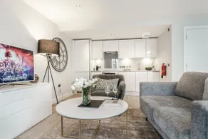 Modern studio apartment with free parking - Image 5