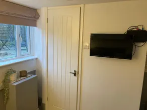 Studio flat on quiet street close to the beach - Image 4