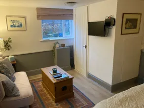 Studio flat on quiet street close to the beach - Image 5