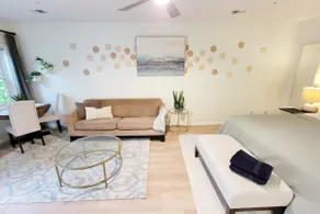 Private, in-law suite. 5 min drive to IU campus - Image 4