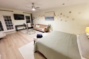 Private, in-law suite. 5 min drive to IU campus - Image 3