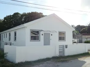 3 Bedroom House in Hastings - Pool, Walk to beach! - Image 2