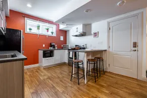 Cozy Southside Suite ~Top 5% ~Free Parking - Image 3