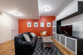 Cozy Southside Suite ~Top 5% ~Free Parking - Image 4
