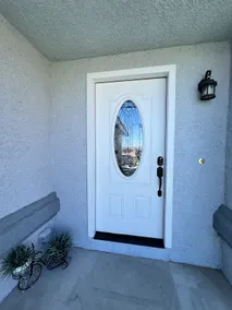 A beautiful house with free parking - Image 5