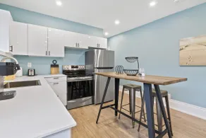 Bright and Spacious Condo in Downtown Collingwood 97043 - Image 3