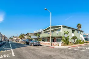 4 Bedroom Home Steps to the Sand in Newport Beach - Image 5