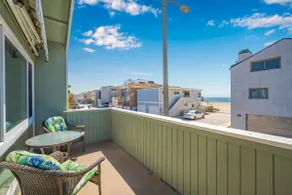 4 Bedroom Home Steps to the Sand in Newport Beach - Image 3