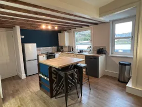 2 bedroom accommodation in Kingsbridge - Image 2