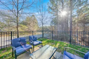 Stylish Luxe One-Level Twnh Steps from Neuse Trail - Image 4