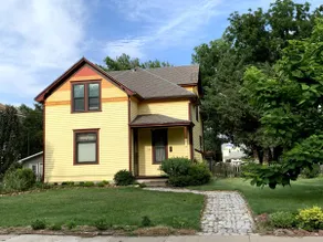 Spacious, pet-friendly, near downtown, 1890s home - Image 2