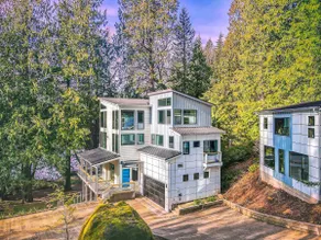 Lakefront Luxury: Private Lake Access, Near Skiing - Image 2