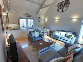 Cosy Cottage in Large Peaceful Gardens. - Image 2