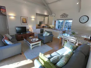 Cosy Cottage in Large Peaceful Gardens. - Image 3