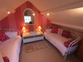 Cosy Cottage in Large Peaceful Gardens. - Image 5