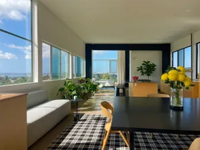 Stunning Top Floor Apt in the Heart Of Hillcrest - Image 2