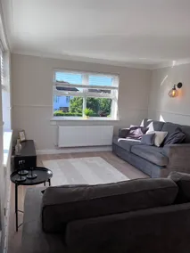 Spacious 2 bedroom apartment with free parking - Image 3