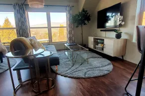 Modern Airy Retreat - Views, Walk to Everything - Image 3