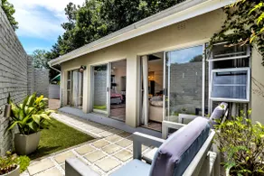 Beautiful Studio apt in Bryanston w/Backup Power - Image 4