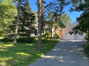 5 bedroom Cape with a pool and large yard - Image 2