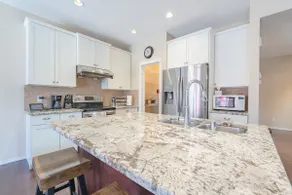 Top Panorama Hills |King Bed| AC | Near YYC - Image 5