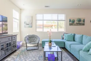 North LA Spacious/Family-Friendly New Home with 5 Bedrooms, 3 Baths, 6 Beds - Image 2