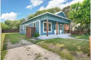 Amazing Fully Fenced Home Only 5 Mins from Downtown - Image 4