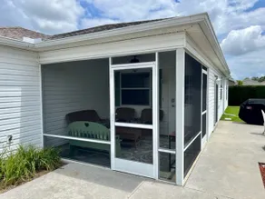 Central location near shopping-Golf cart included - Image 3