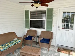 Central location near shopping-Golf cart included - Image 4