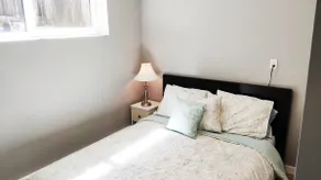 Modern 1 Bedroom Studio with Private Entrance - Image 2