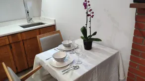 Modern 1 Bedroom Studio with Private Entrance - Image 4
