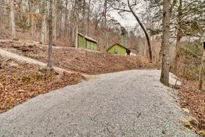 Want to REALLY get away? Round Bottom Roost. Secluded. Close to everything. - Image 3