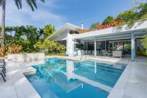 The Perfect Port Douglas Luxury Getaway only 150 meters to beach. - Image 5