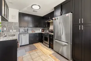 Luxury Modern 4BR | Hot Tub | Mins to DT & Rainey - Image 4